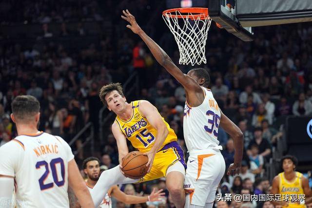 格林37分火箭大胜奇才4连胜 雄鹿逆转战胜76人