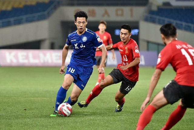 进球被吹再送乌龙 川崎前锋见到上海申花就跪